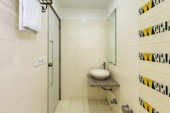 Hotel Corona, Bharuch