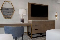 DoubleTree by Hilton Kingston, Frontenac