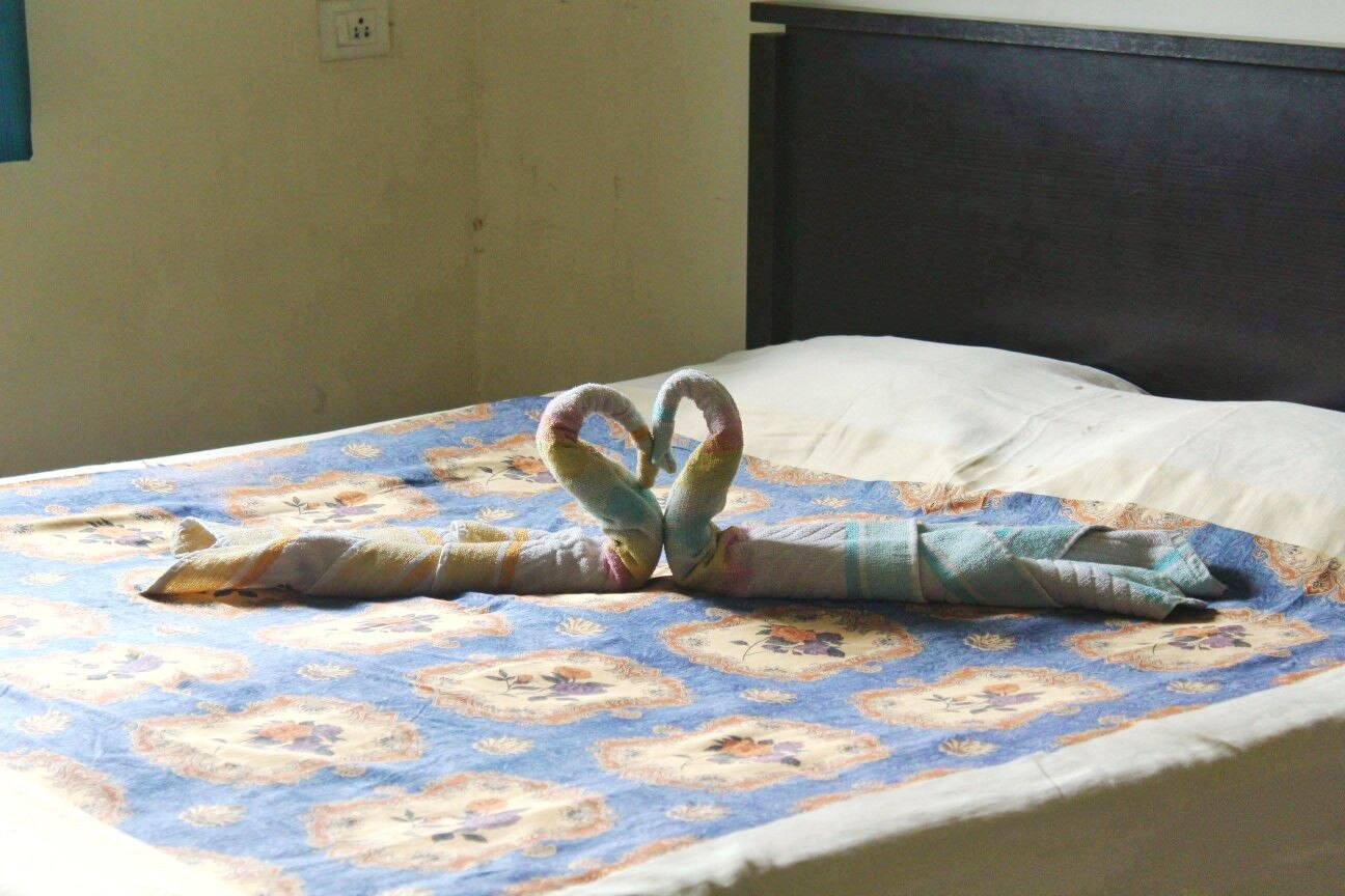 2BHK Villa on 1st Floor/Wifi/Kitchen/near Airport - Tap to explore photos