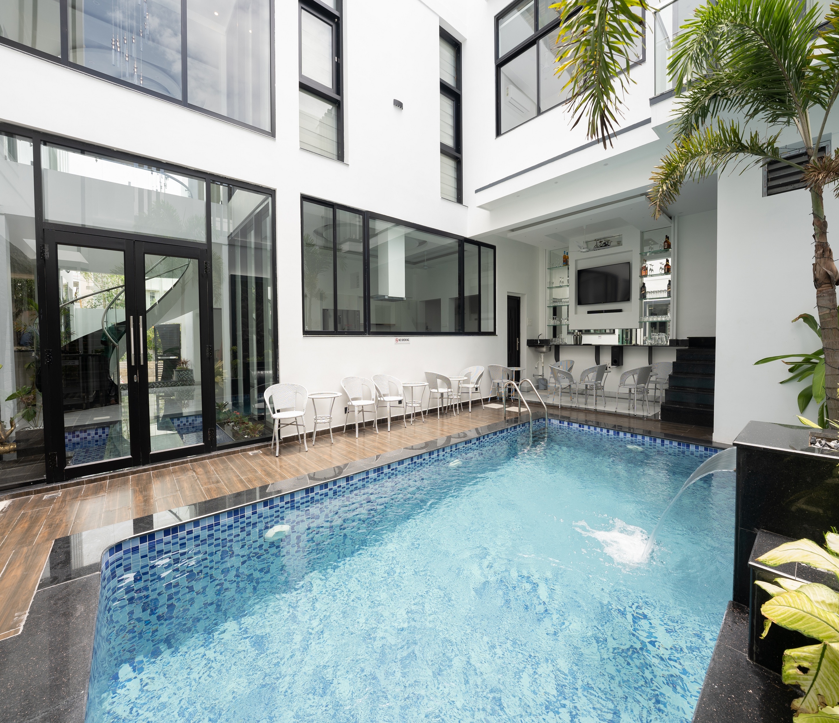 MOONLIGHT LUXURY VILLA - Tap to explore photos