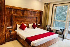 Haris Court Hotels and Banquets DLF Phase 3, Gurgaon