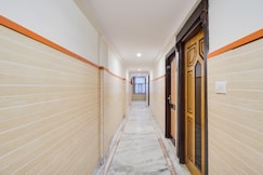 HOTEL O 4 SQUARE A LUXURY ROOMS NEAR RDC MAIN MARKET, Ghaziabad