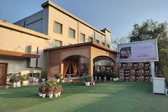 Hotel Luxe Opera NH8 7km from IGI Airport Delhi Managed by Bel-La Monde Group of Hotels, Delhi