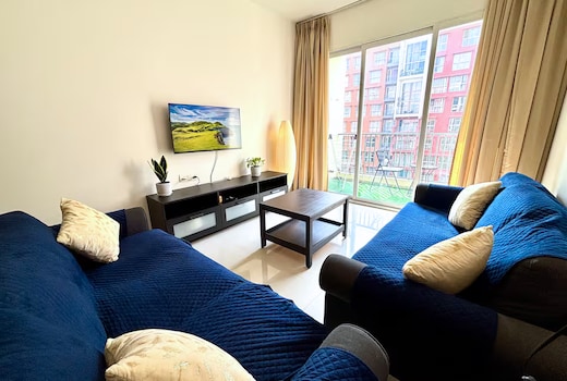 The Bayfront 2BR Apt Zennova stay 5min to Airport