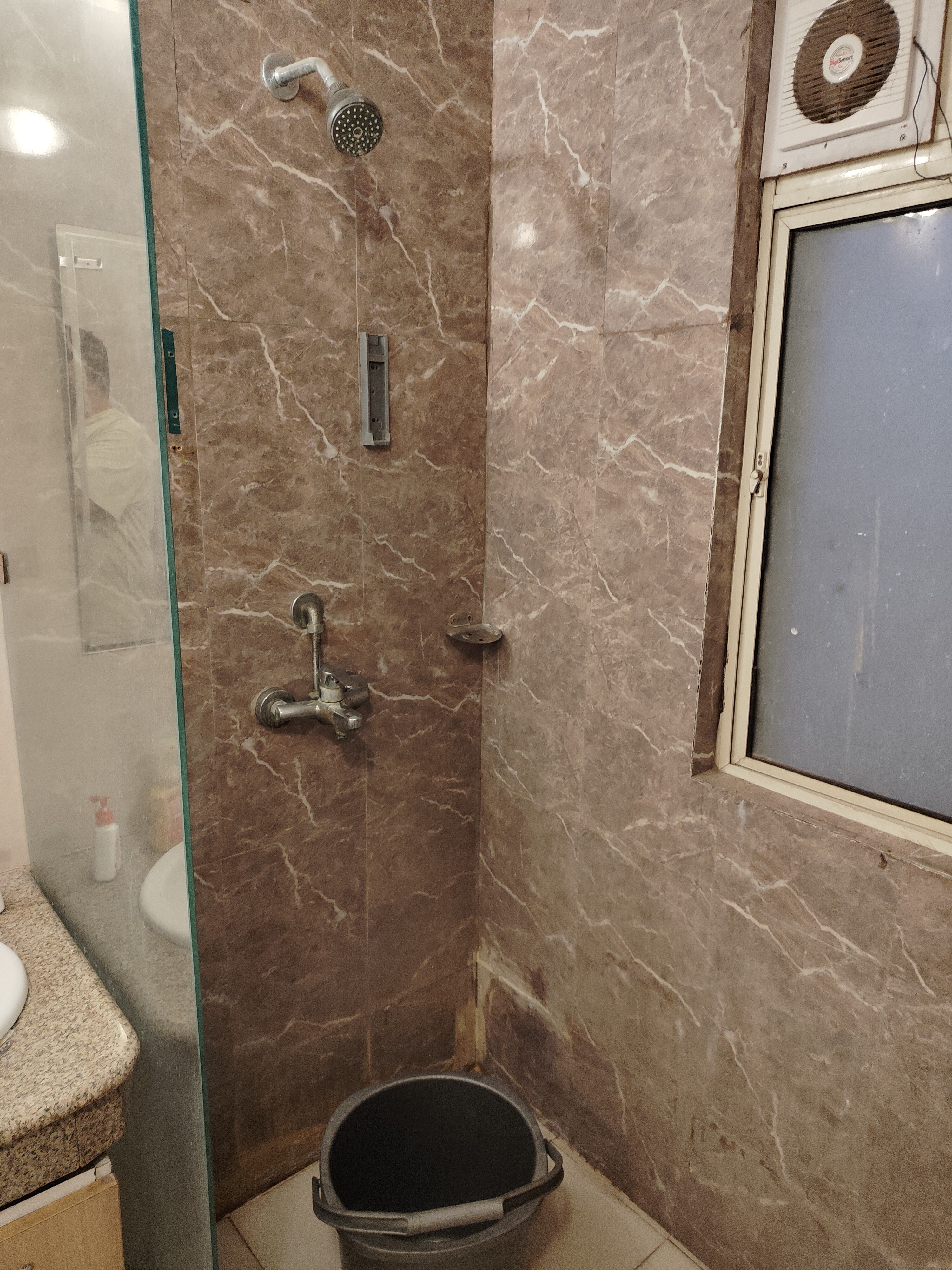 Risa Homestay - Tap to explore photos