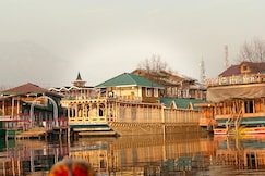 Mount View House Boat, Srinagar