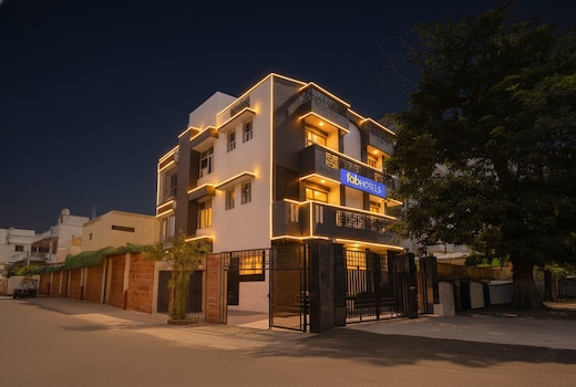 FabHotel Novis House