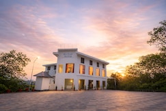 The Blue Mount Residency, Vagamon