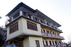 Peaceful Himalayan village homestay retreat stay, Tikar