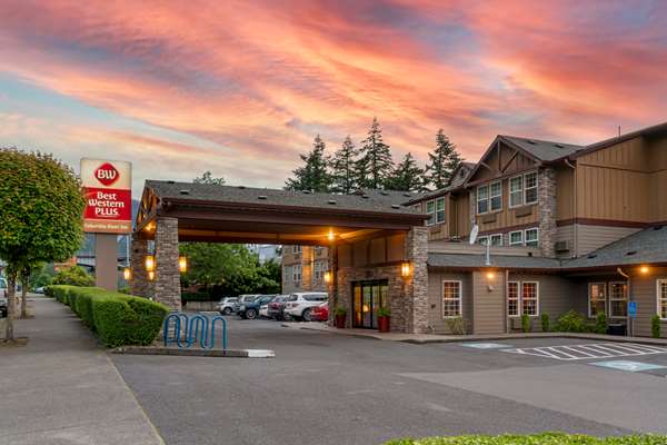 Best Western Plus Columbia River Inn - Tap to explore photos
