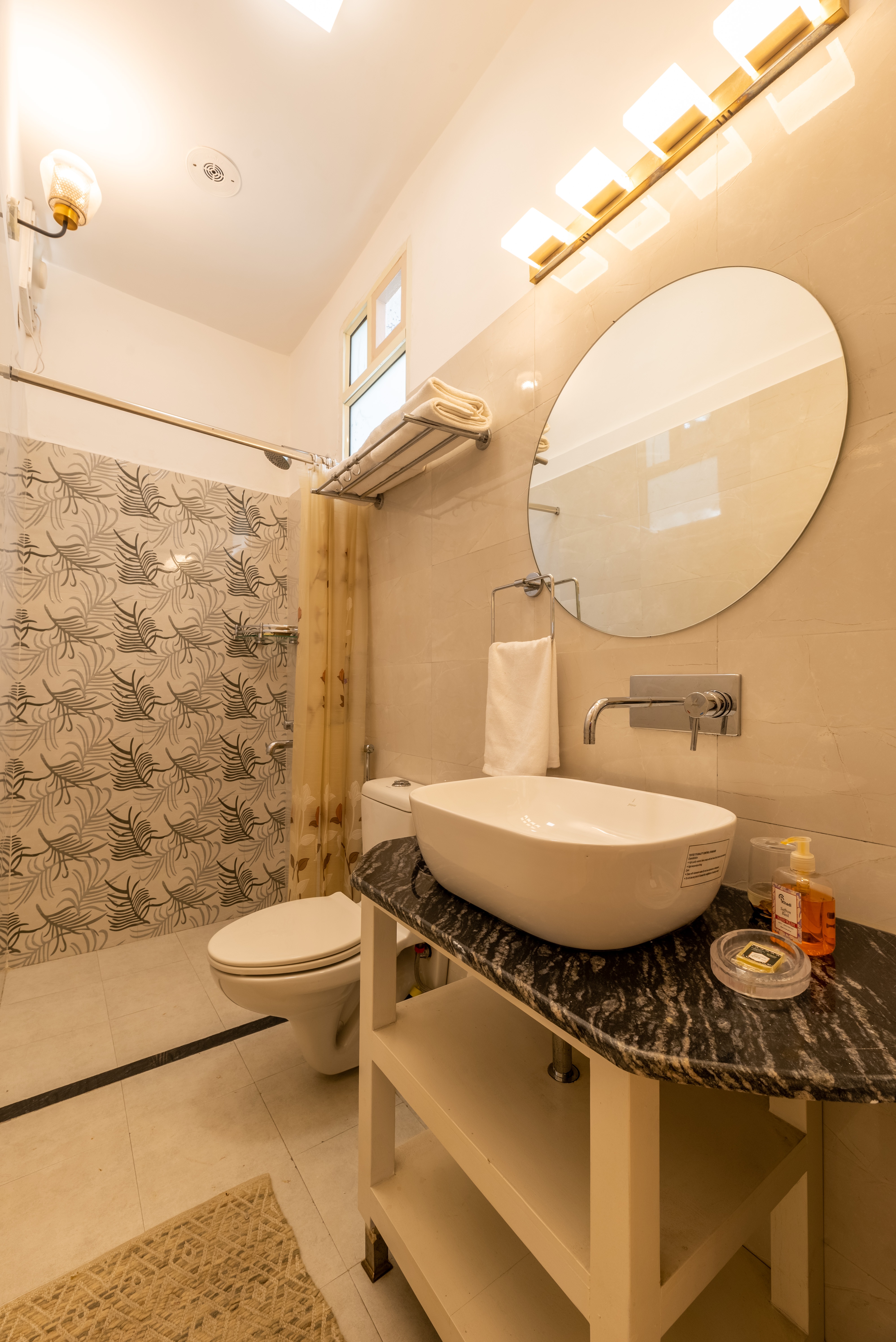 The Palms BNB 1 bedroom located near Khan Market - Tap to explore photos