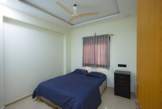 Cozy 2BHK Home away from Home Sleek Central