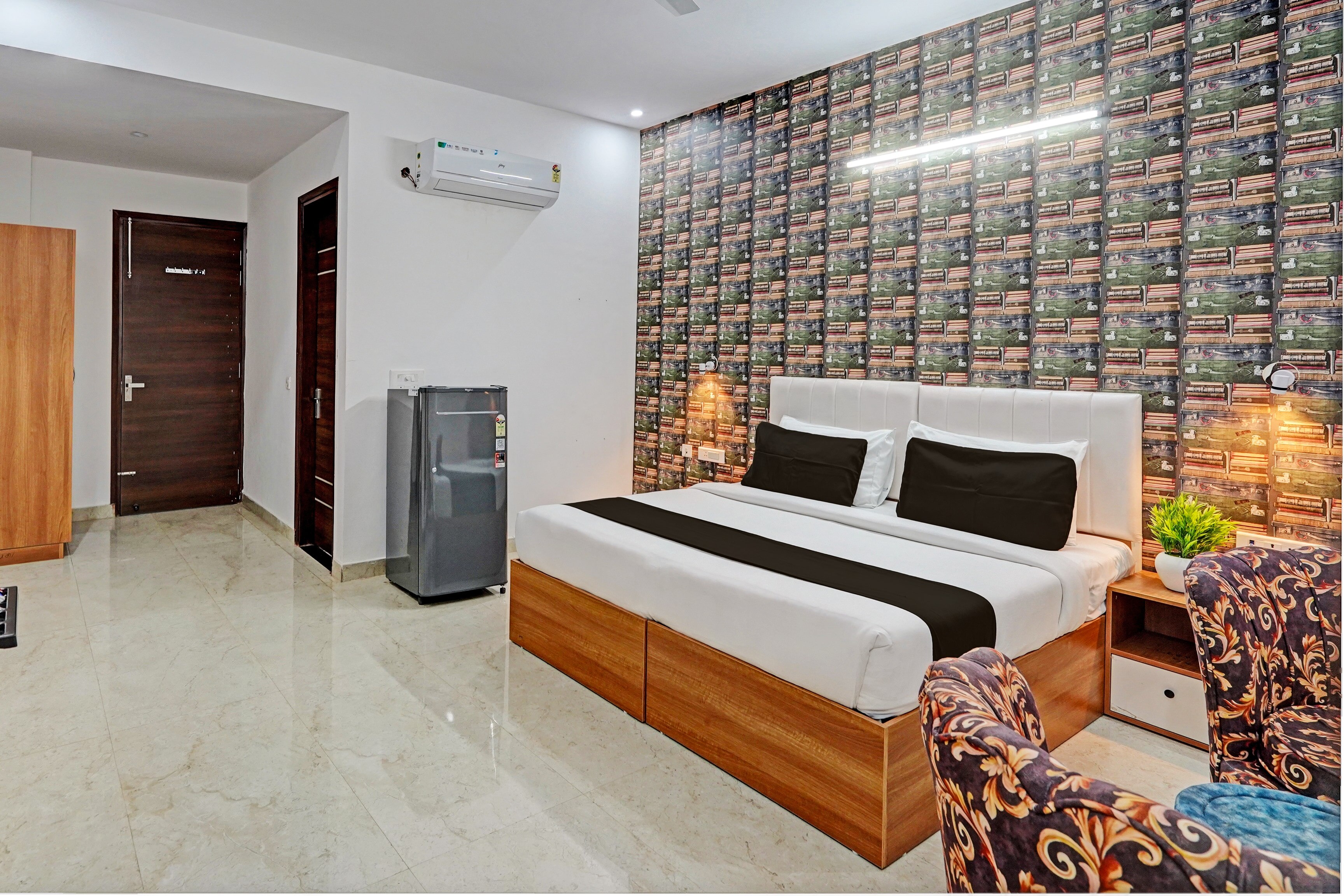 Townhouse 1303 Akshay hotel - Tap to explore photos