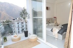 SolSky Haus Minimal Sky View Stay in Tapovan, Rishikesh