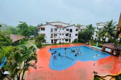 Cozy 1BHK Pool Balcony 5 min to Calangute Baga, Goa