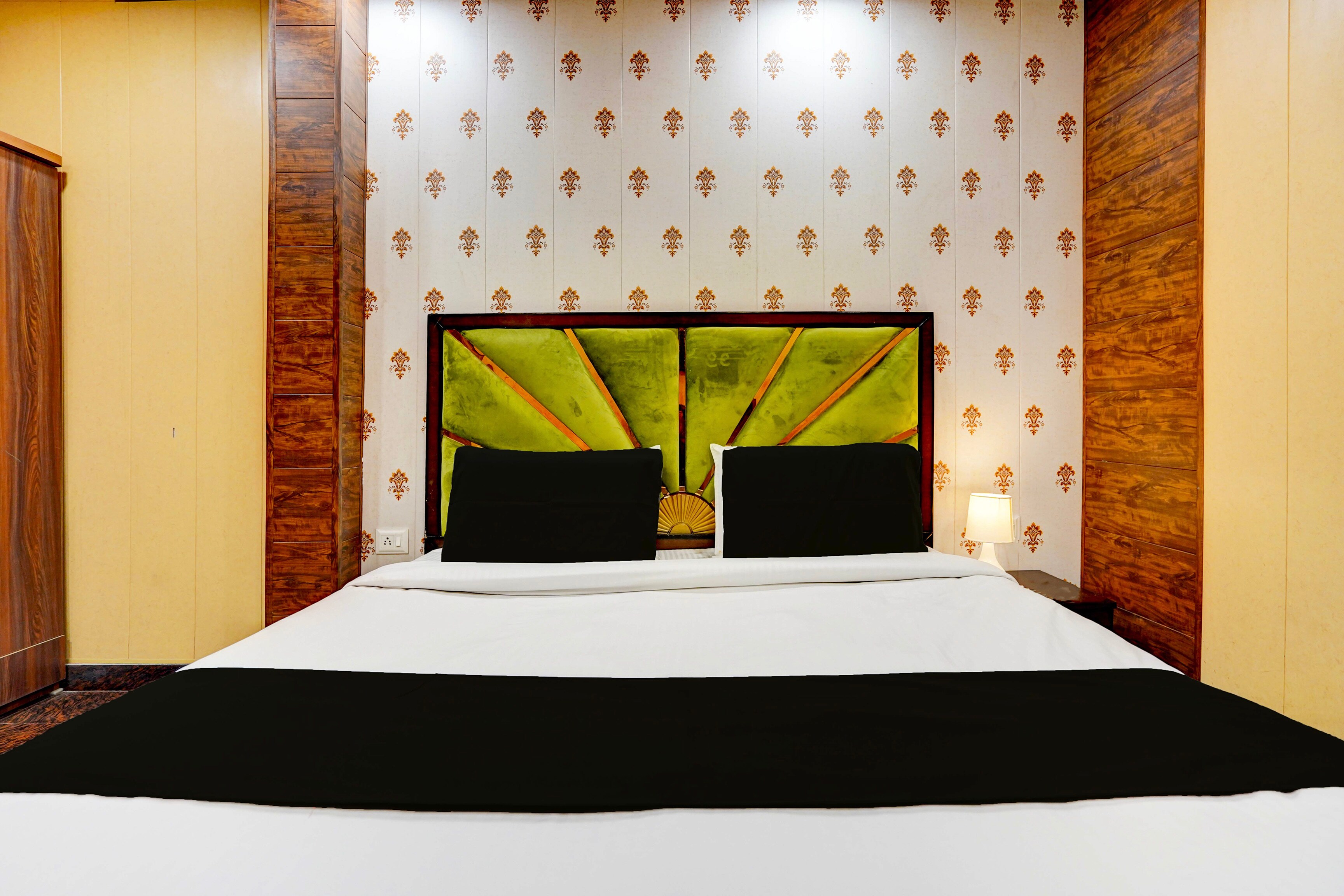 Hotel O PL Guest House - Tap to explore photos