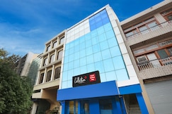 Collection O Golden Key Near TDI Mall, Delhi