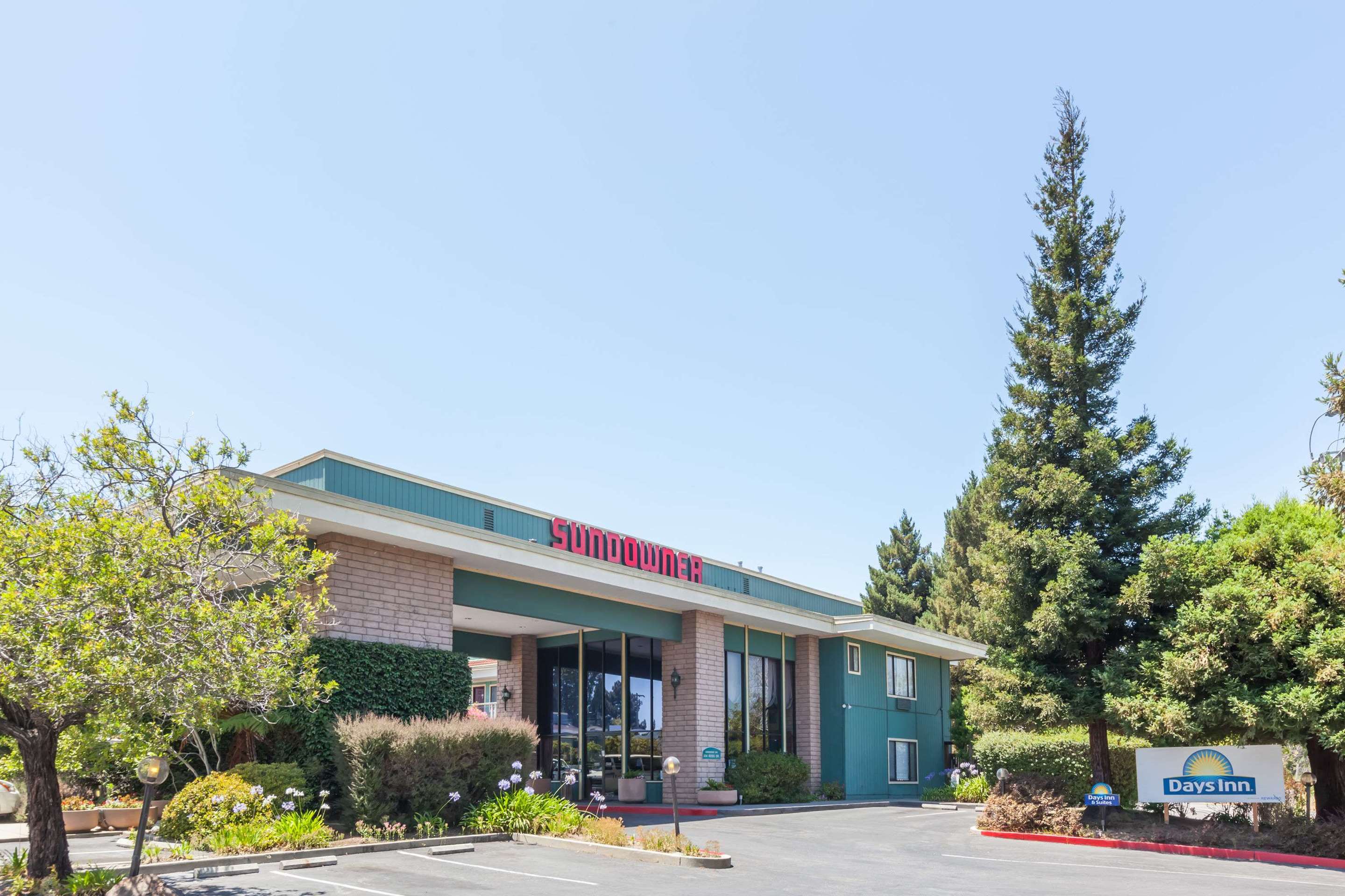 Days Inn & Suites by Wyndham Sunnyvale - Tap to explore photos