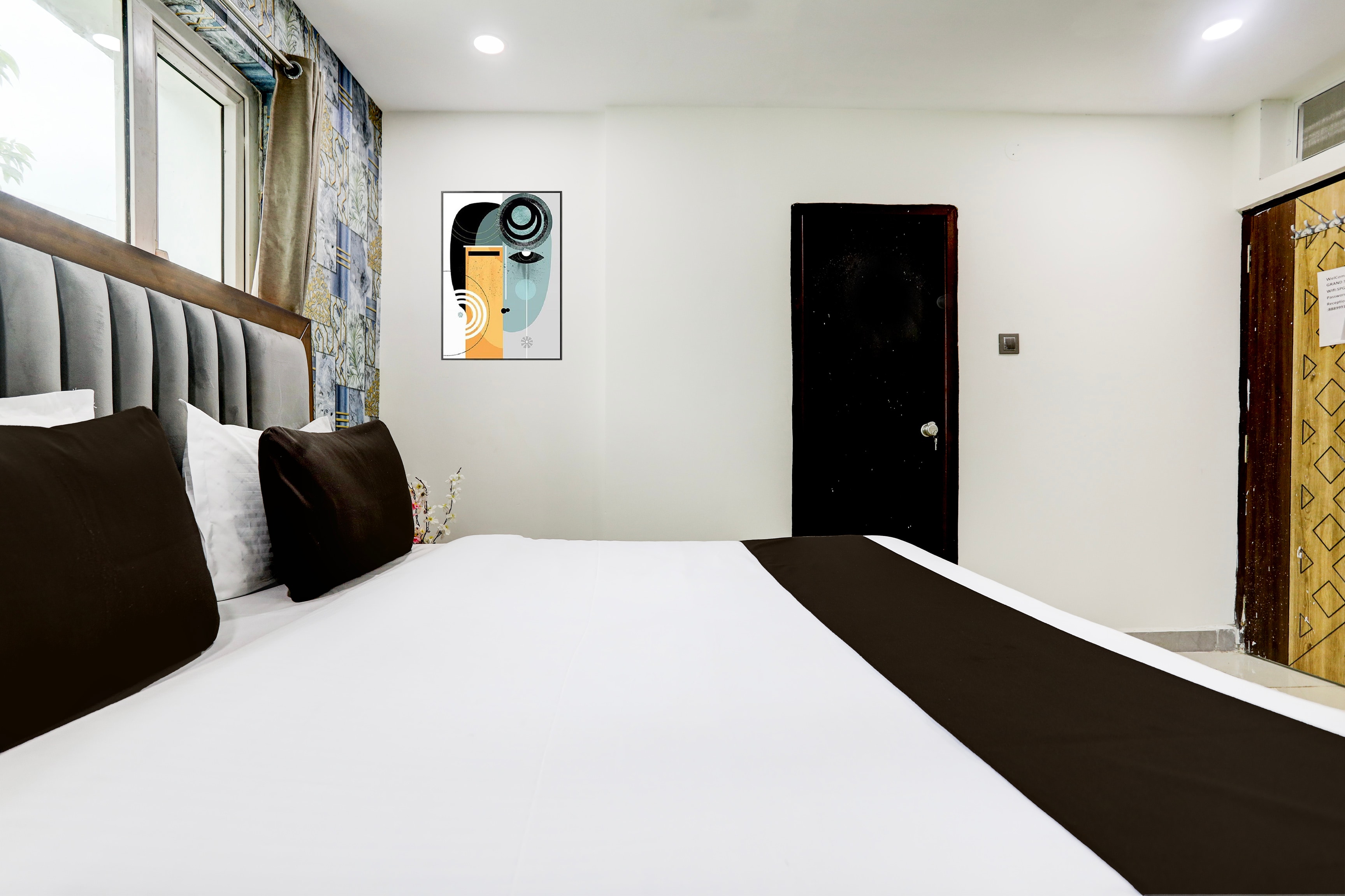 Super Townhouse VIP Hills Hitech City - Tap to explore photos