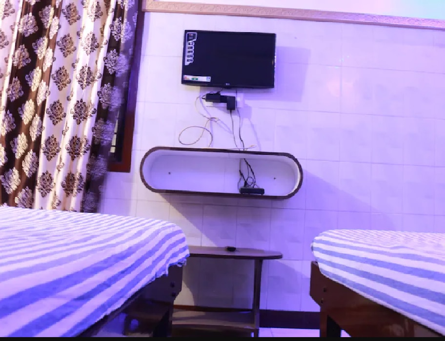 HOTEL SURATH PALACE - Tap to explore photos