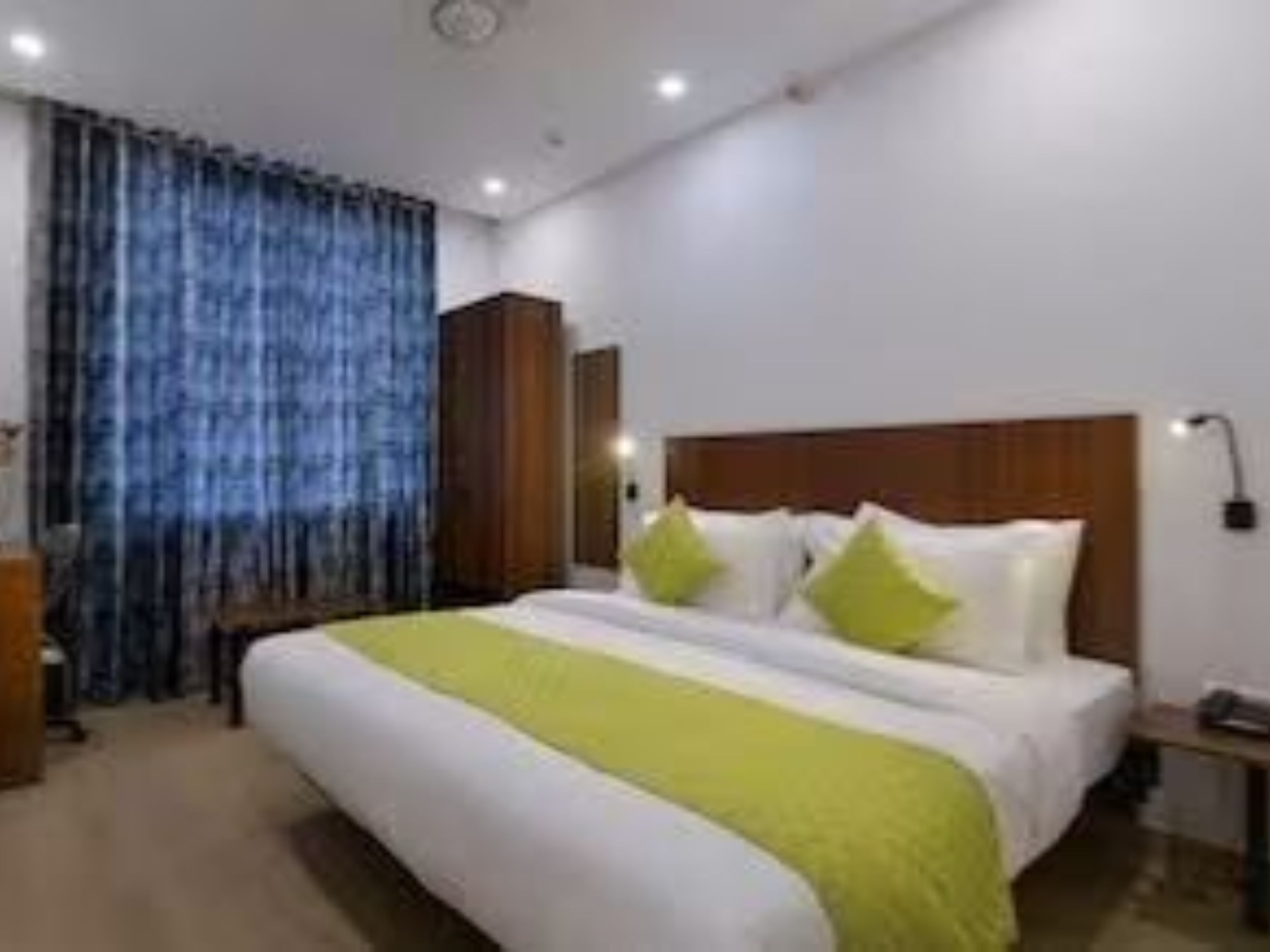 Hotel O M Stays Near Akshardham - Tap to explore photos