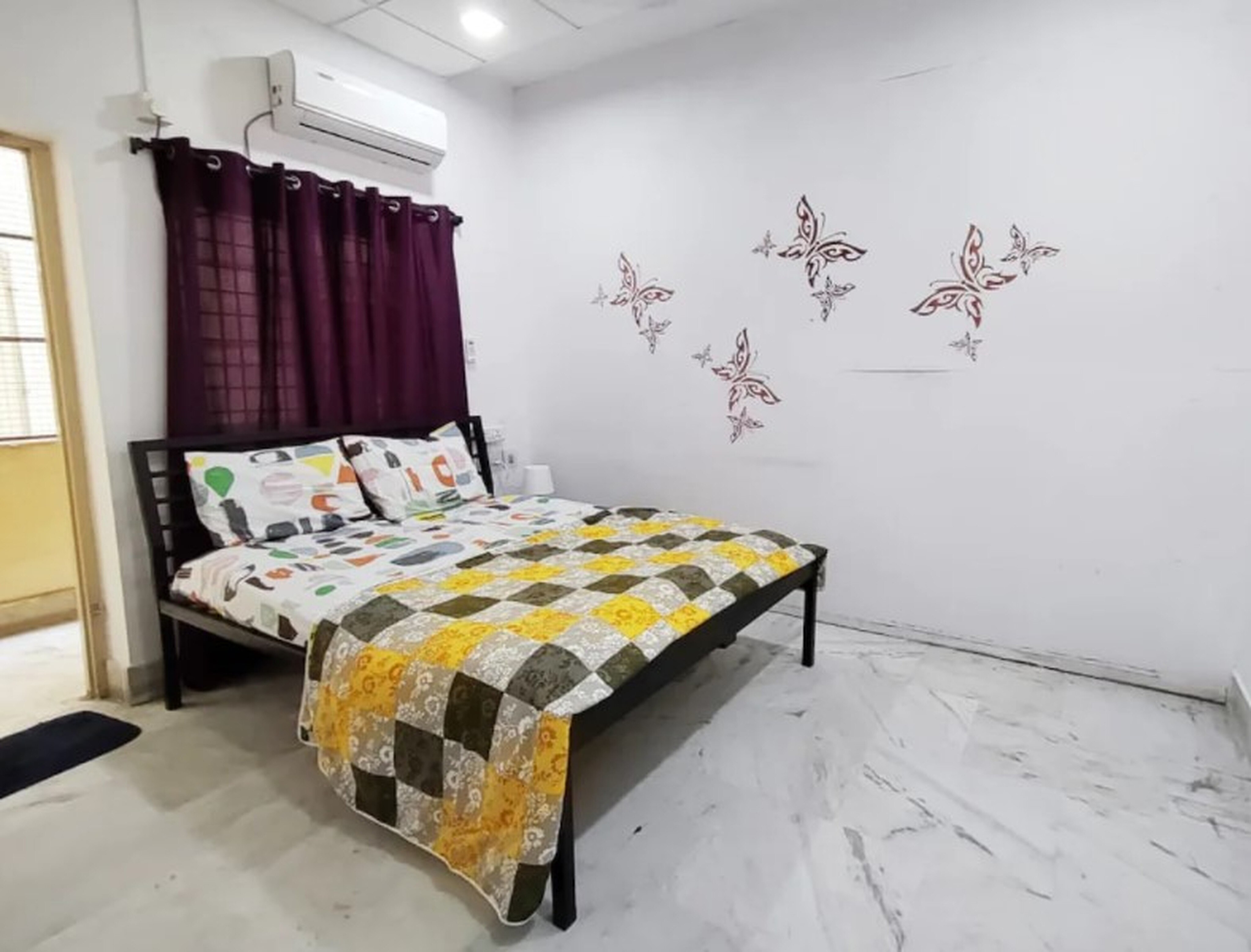 Cozy homestay centrally located with free parking - Tap to explore photos