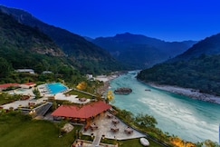 Aloha Riverside Apartments - Ganga View & Infinity Pool Access, Rishikesh