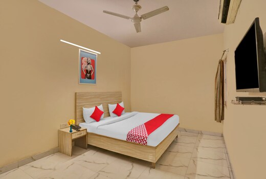 Super Hotel O Raas Near Hira Sweet