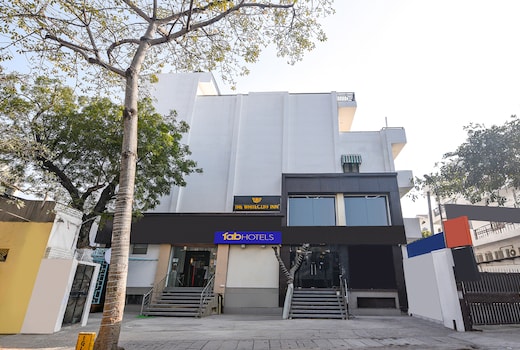 FabHotel The White Cliff Inn