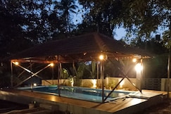 Mace-Valley Swimming Pool Cottage, Kumarakom