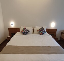 Pine : Room with Balcony
