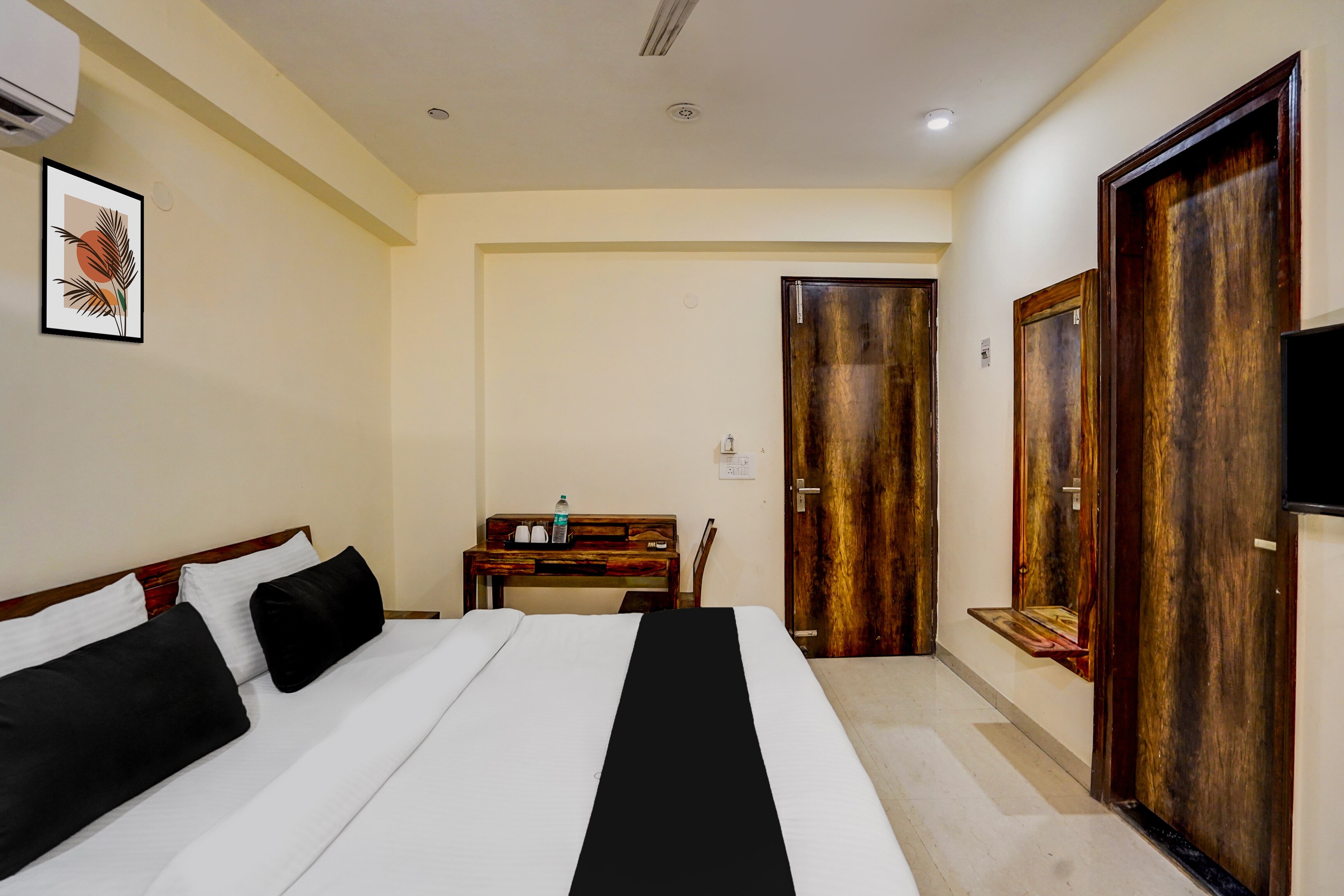 Super Hotel O Gateway Inn - Tap to explore photos
