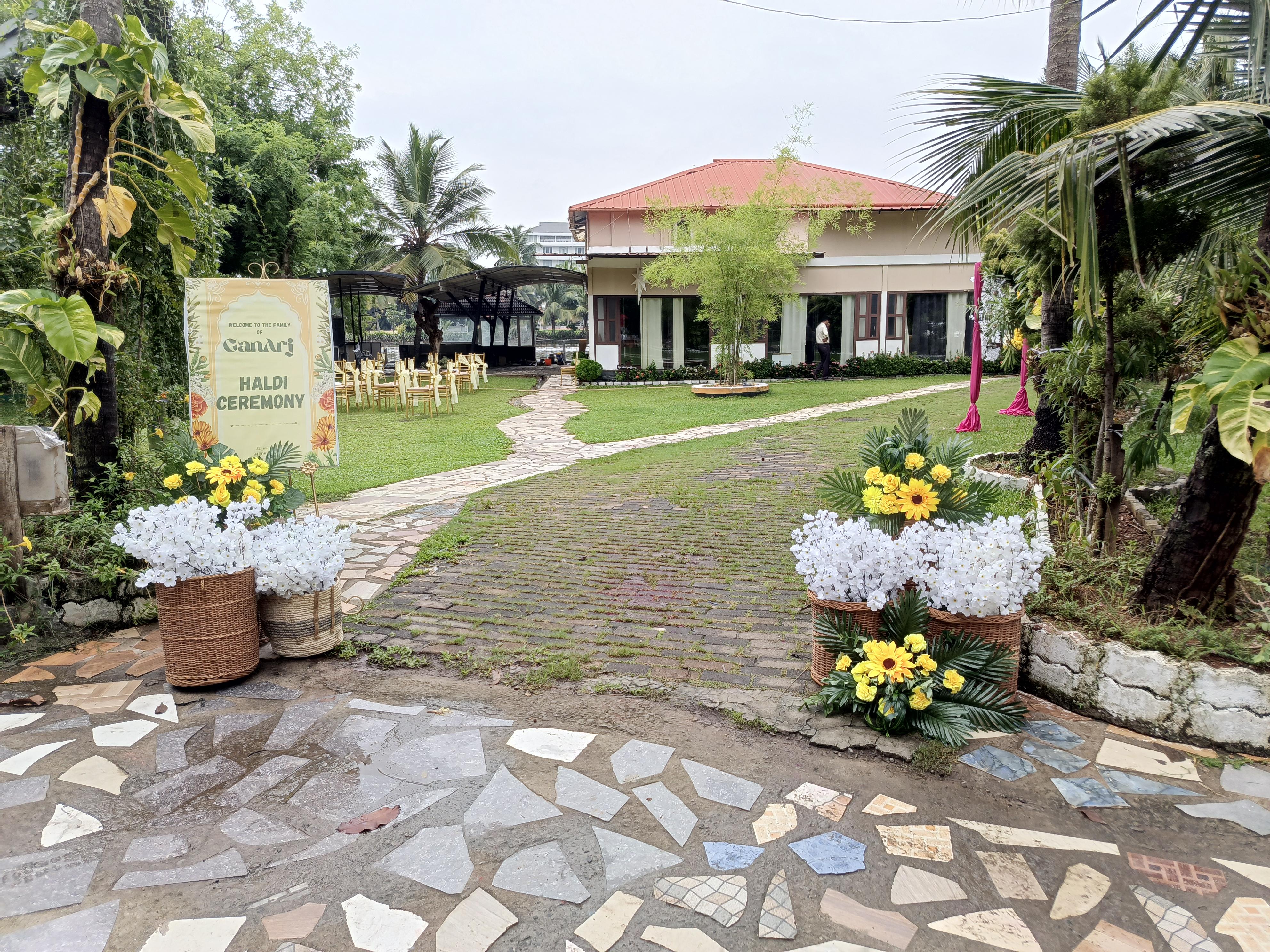 Mia Riaan Lake View Resort - Tap to explore photos