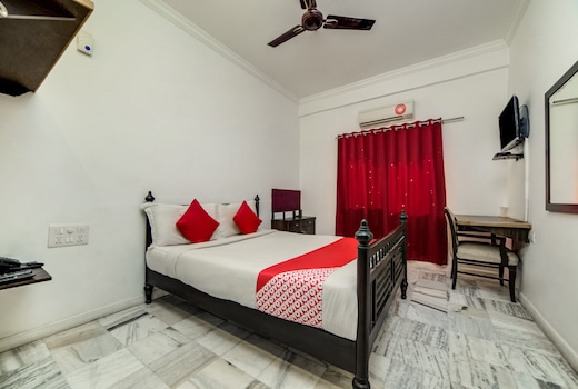 Hotel O JNTU college Near LULU mall, KPHB Colony.