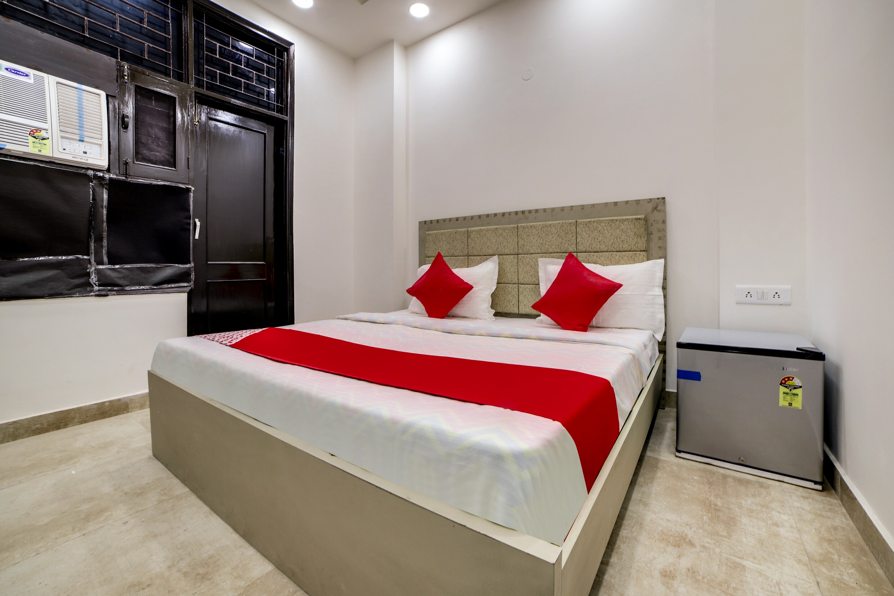Super Hotel O Bhera Residency - Tap to explore photos