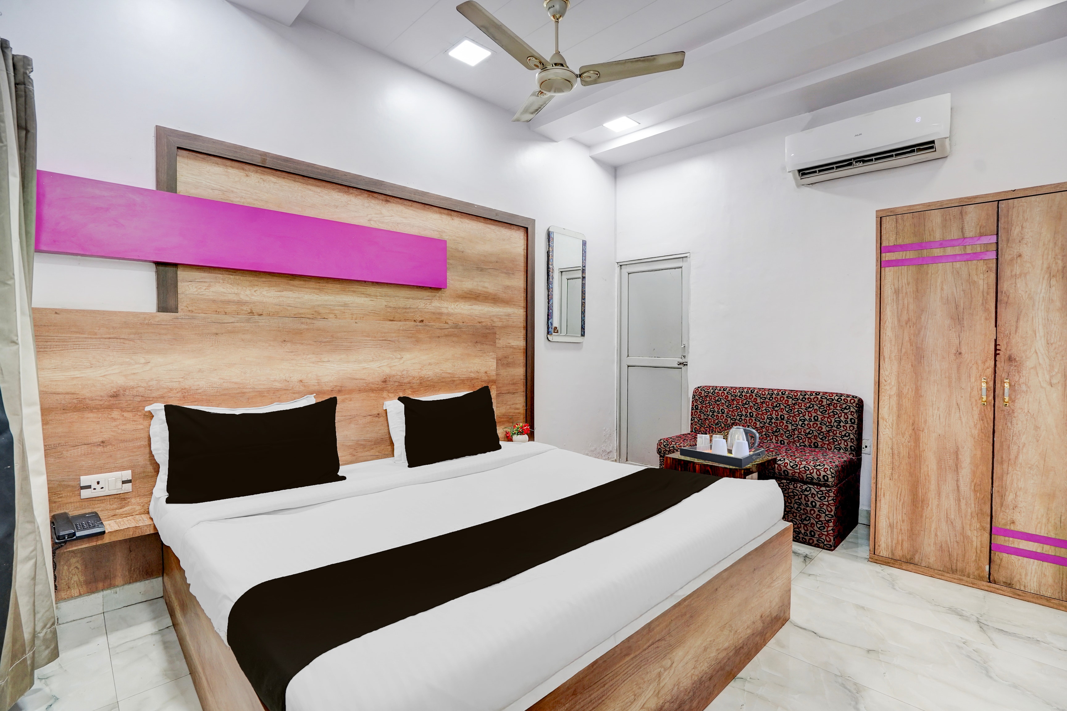 Super Townhouse Oak Jaipur Railway Station Road Formerly Hotel Rawat - Tap to explore photos