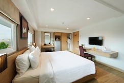 Adelphi Pattaya, Ban Bung