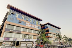 HOTEL NEXUS, Surat