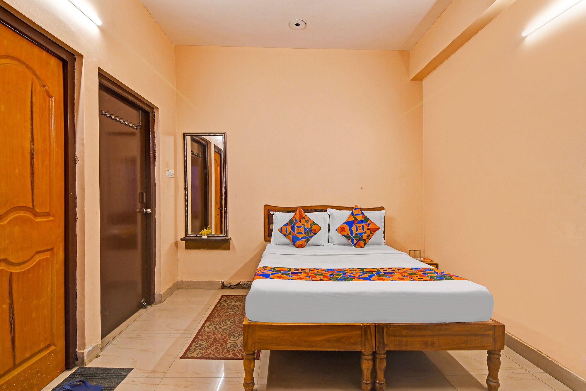FabHotel Anxx - Near Railway Station & Raj Mahal Square - Tap to explore photos