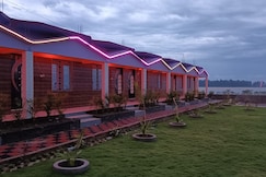 The Pavilion Beach Resort, Tajpur