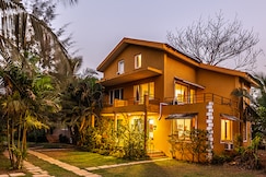Casa Abuela | 6 min drive from Fatrade Beach by Roamhome, Goa