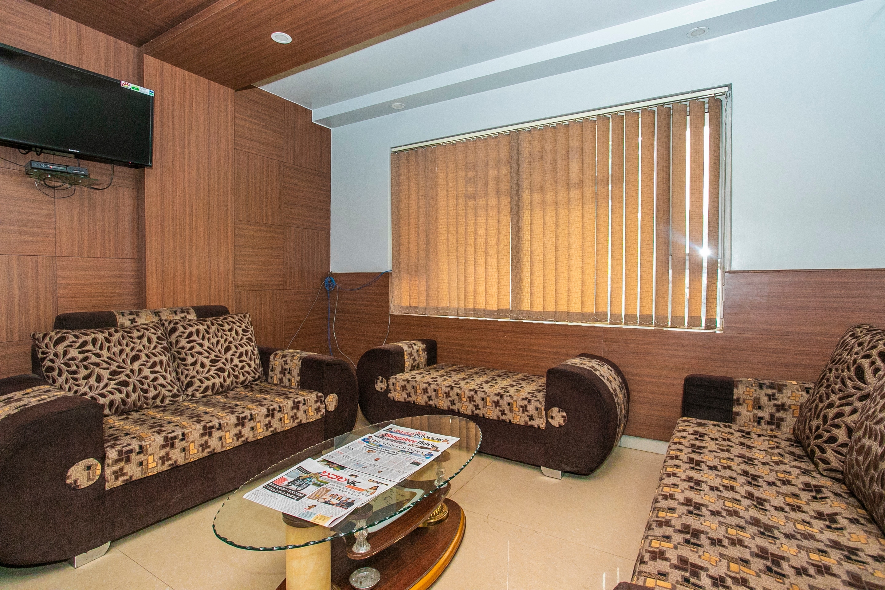 Hotel O White Fort Near Lalbagh Botanical Garden - Tap to explore photos