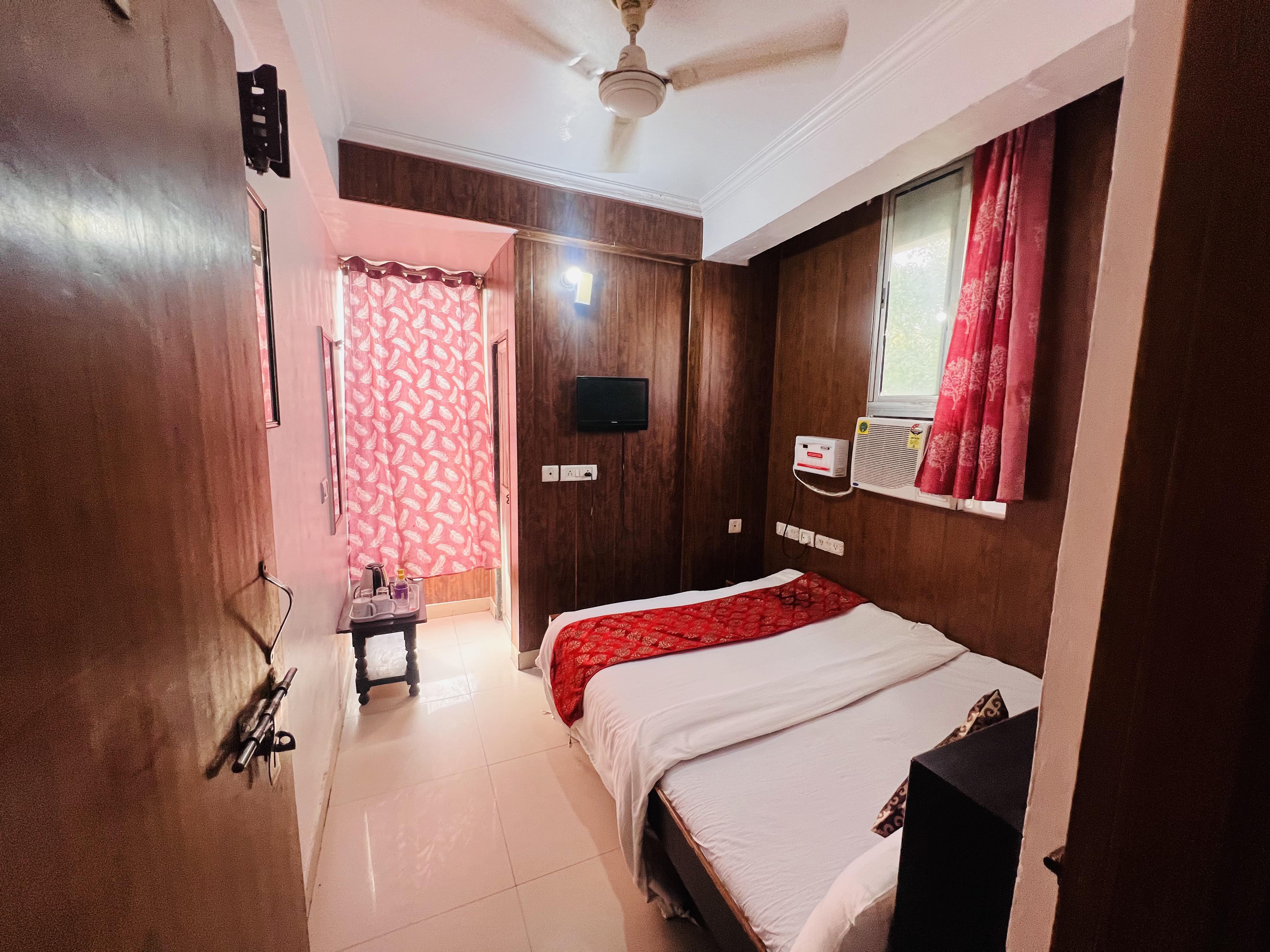 Hotel Ranjan - Tap to explore photos