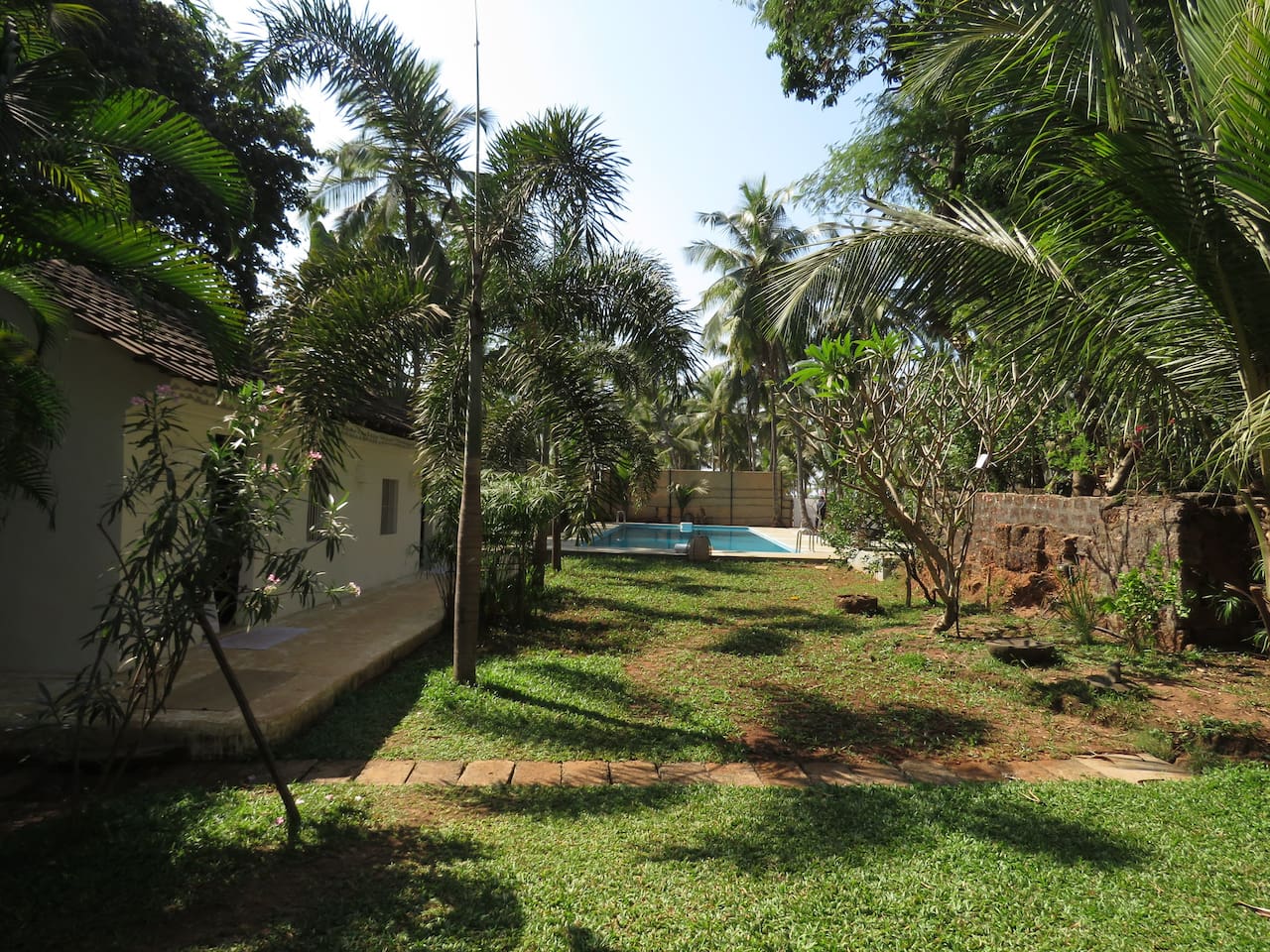 Luxurious Serviced 6BHK Villa on Candolim Beach - Tap to explore photos