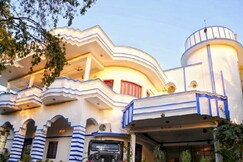 Heritage Kurabar House|78 year old Bungalow with Infinity Pool, Udaipur