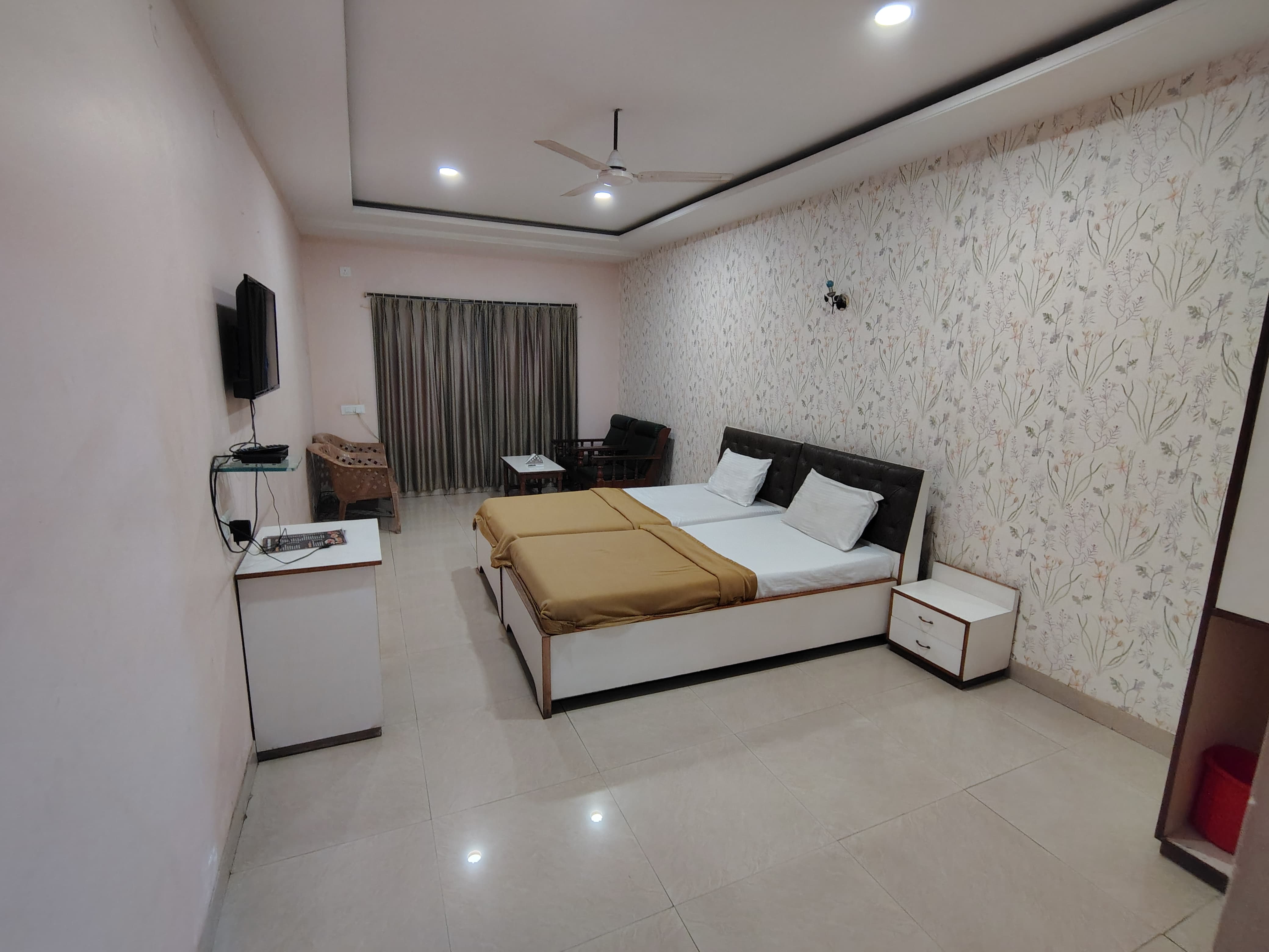 Hotel Gagan Palace - Tap to explore photos