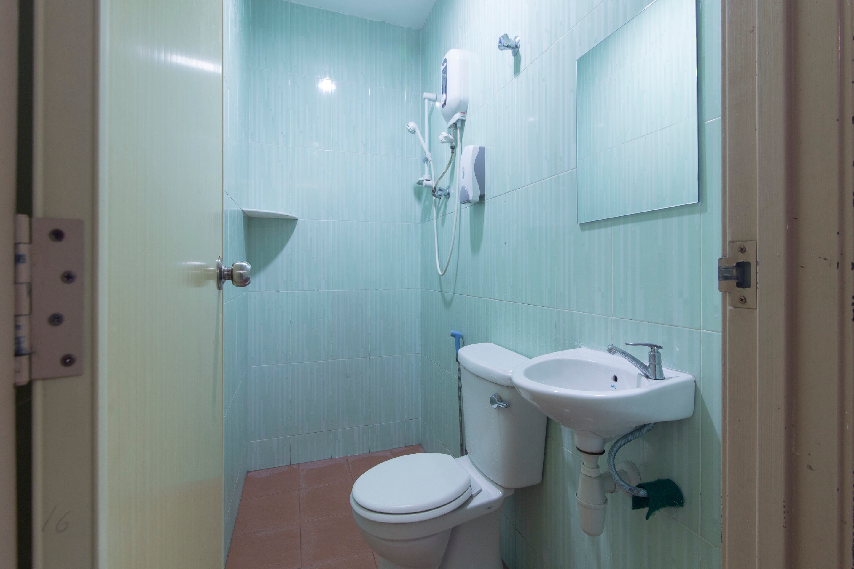 OYO 44072 Mines Cempaka Hotel - Tap to explore photos