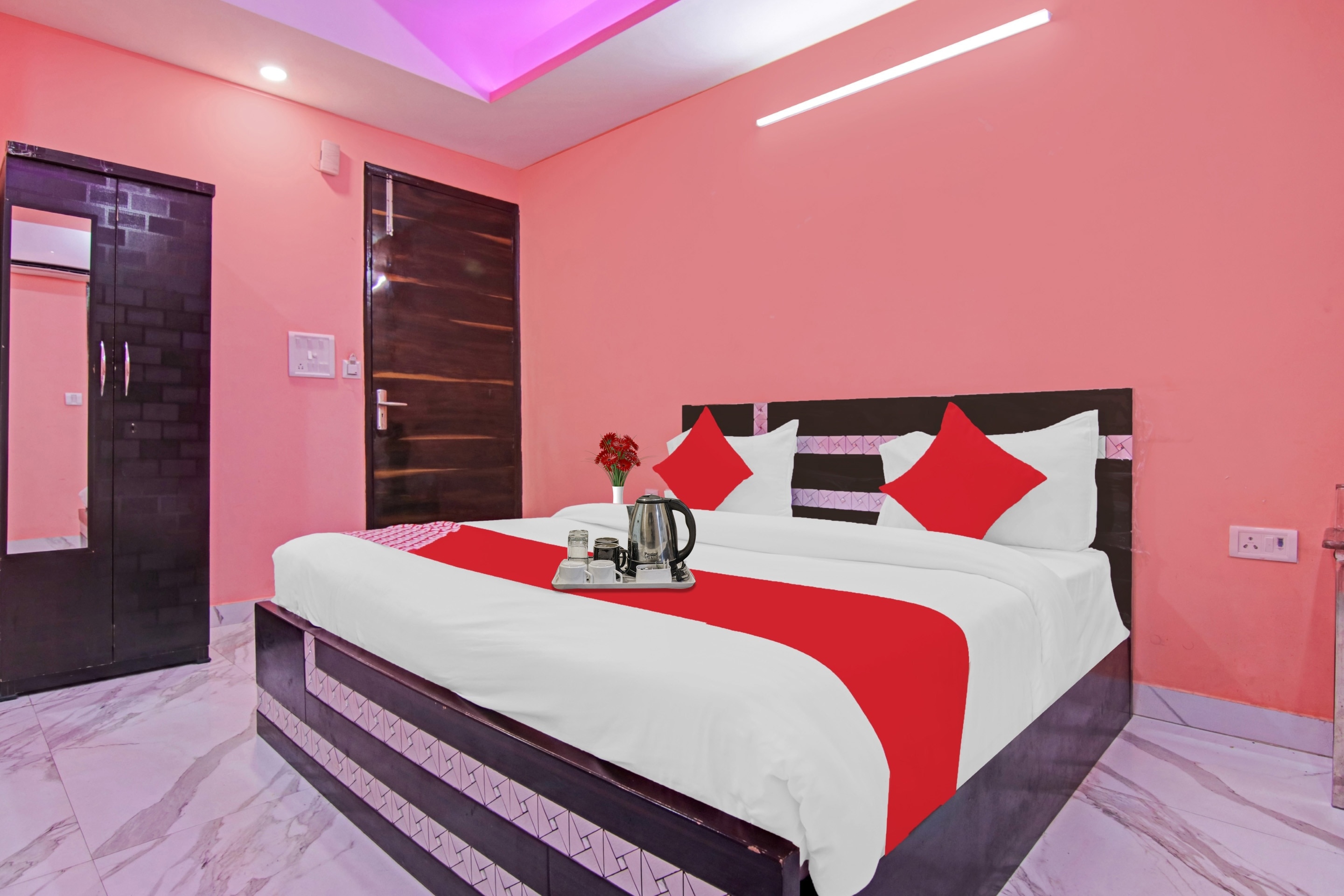Super Hotel O Rishabh Inn - Tap to explore photos