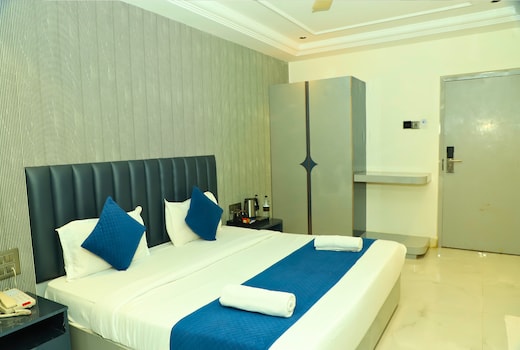 Hotel Shirdi Park Inn (80 Meters From Sai Samadhi Temple)