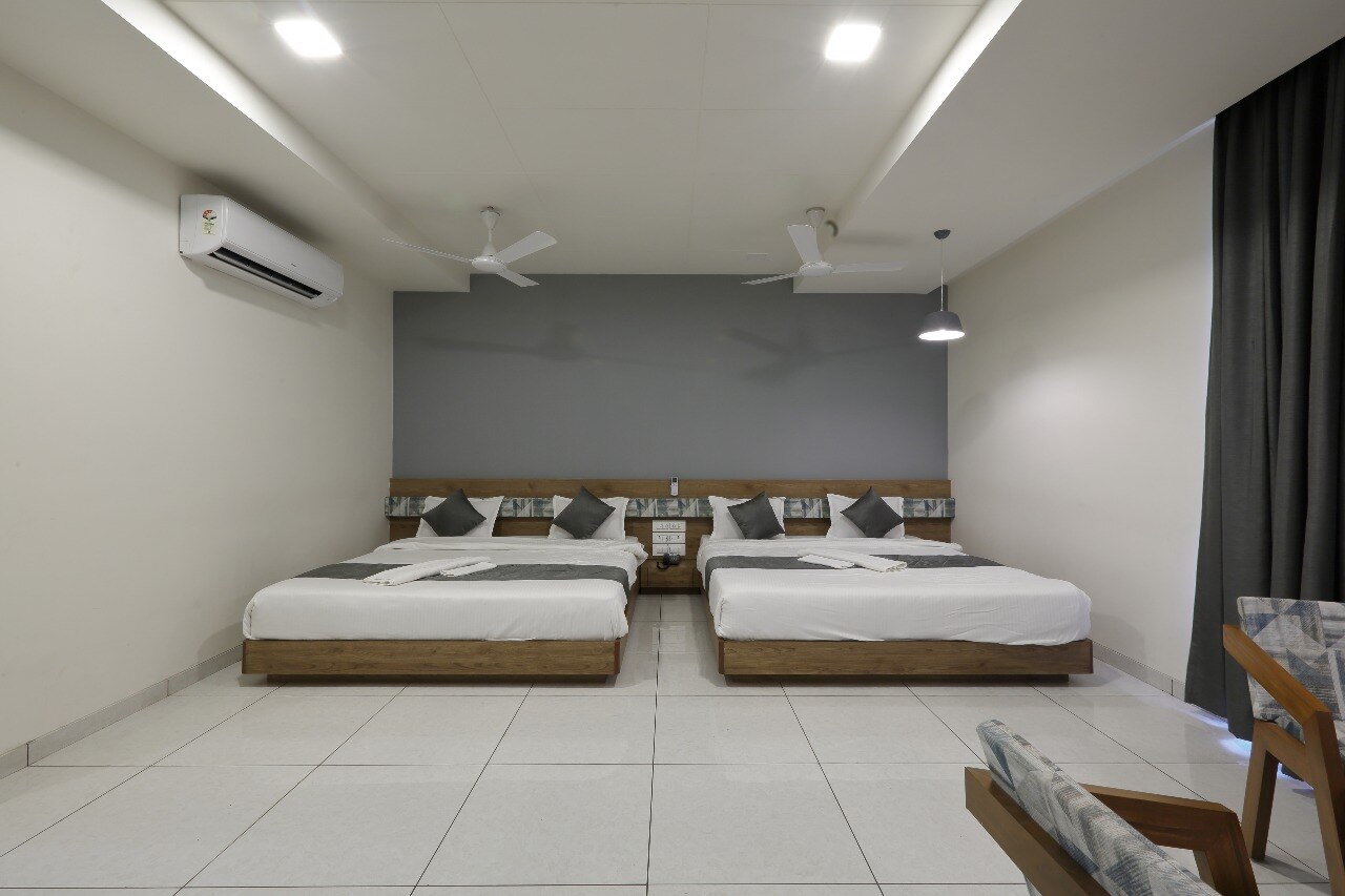 HOTEL NOVUS - Tap to explore photos